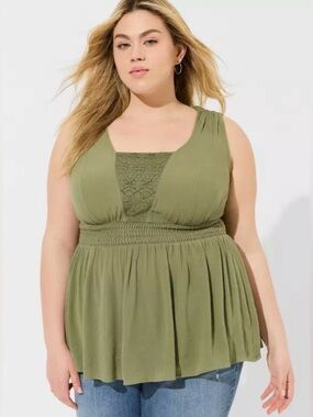 Torrid Crinkle Gauze Crochet V-Neck Top Size 00 M/L Green Sleeveless